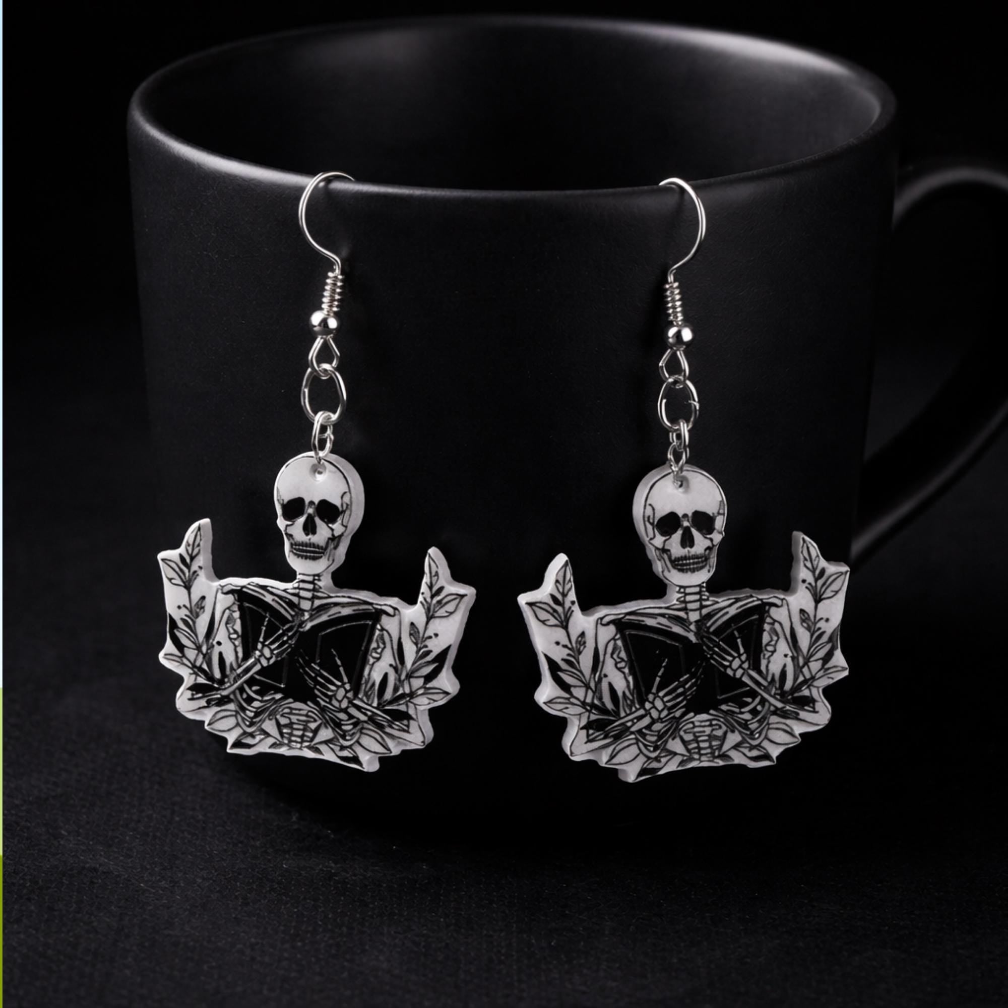 Gothic Skull Dangle Earrings: Vampire Goth Jewelry